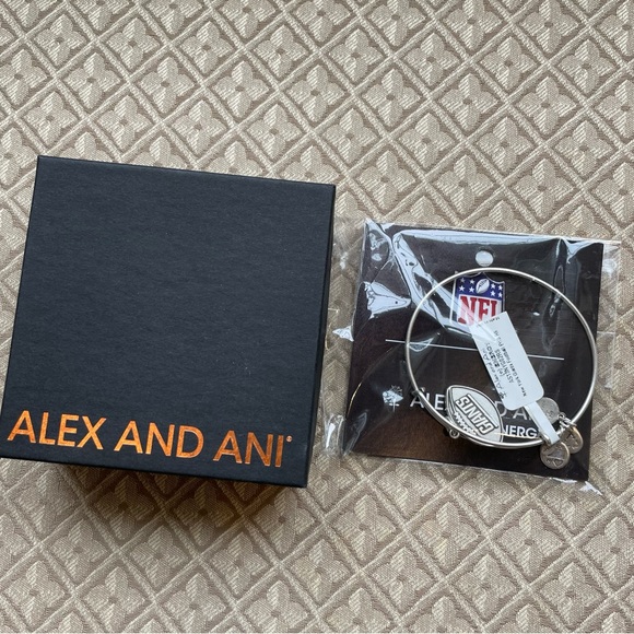 Alex and Ani Giants Bracelet - Picture 4 of 6